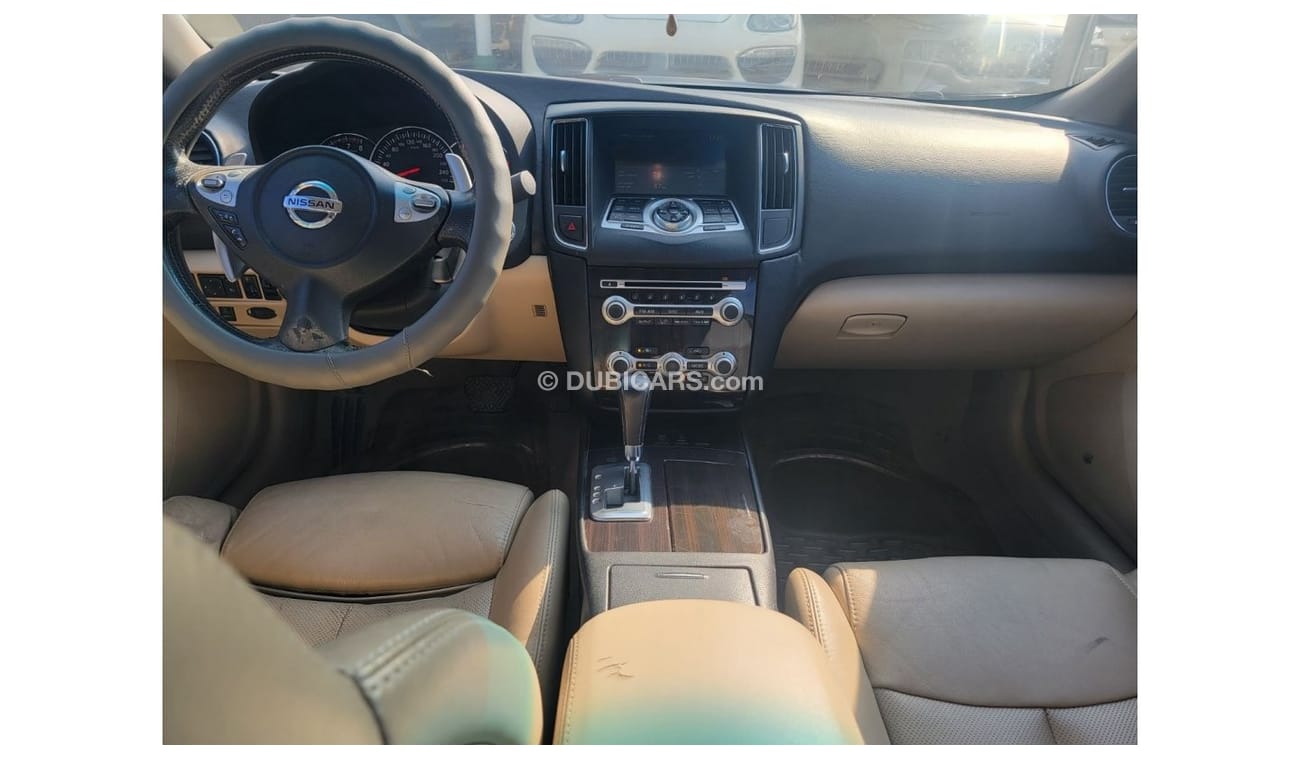 Nissan Maxima