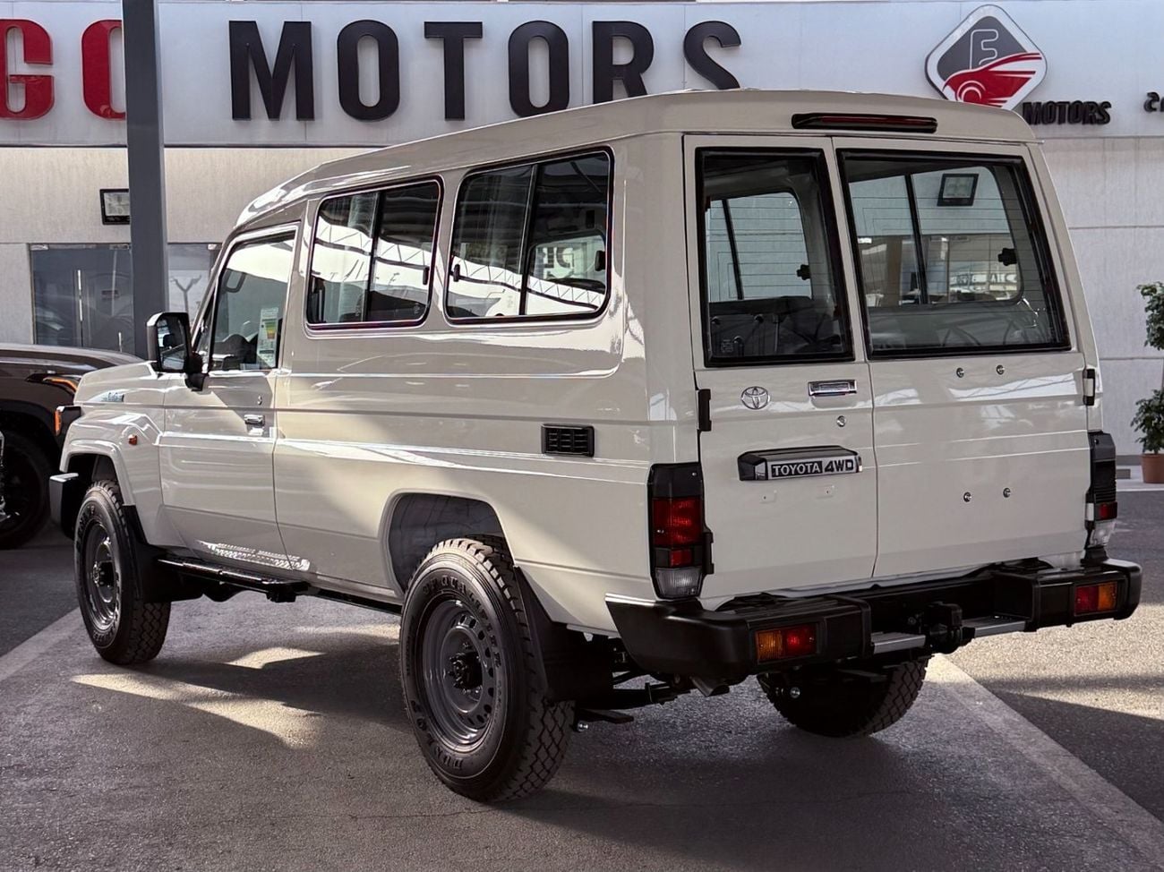 Toyota Land Cruiser 70 **EXPORT ONLY**التصدير فقط خارج الخليج***