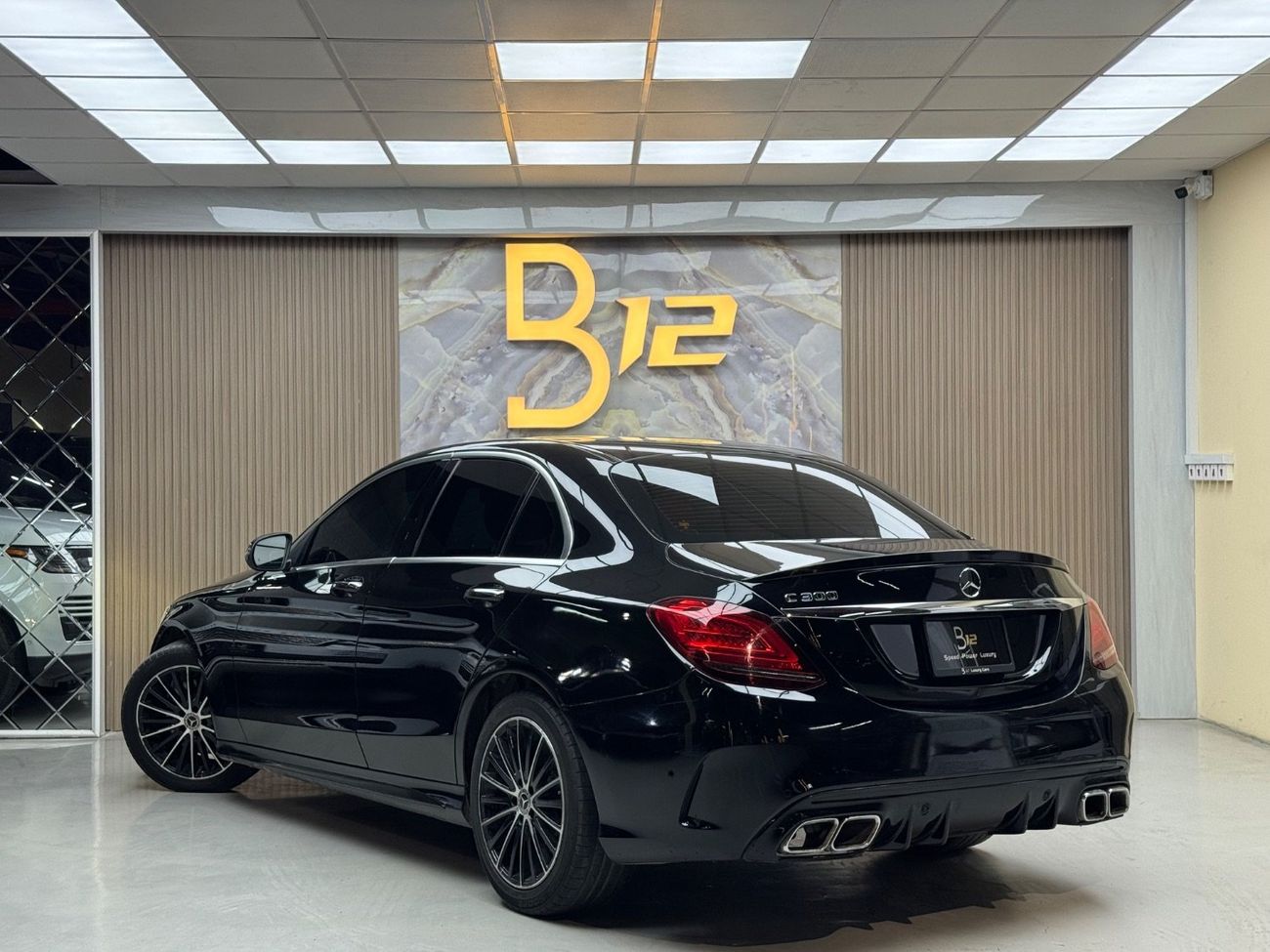 Mercedes-Benz C 300 Premium + 2.0L