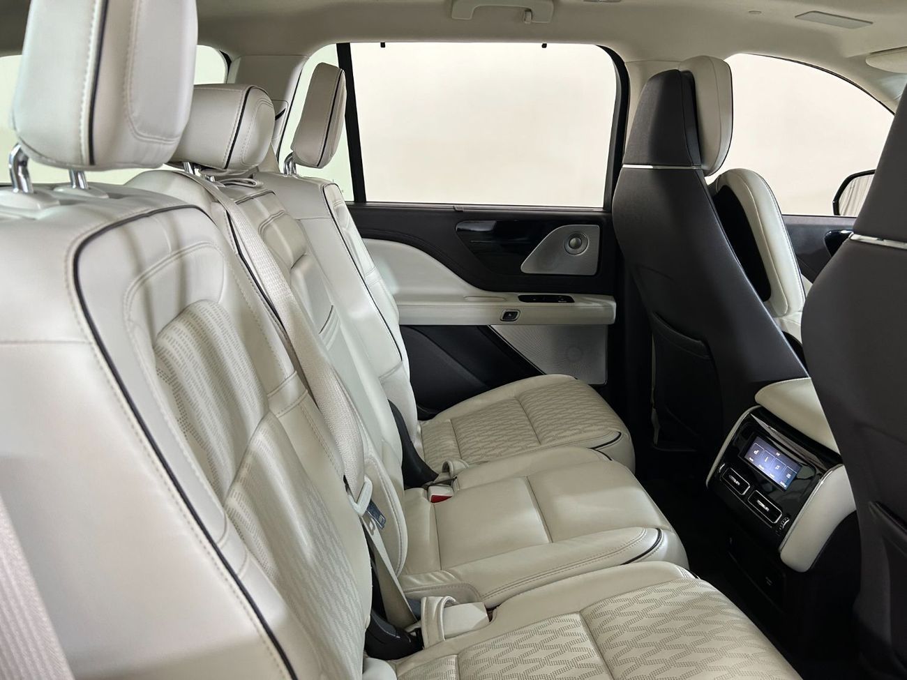 Lincoln Aviator PRESIDENTIAL 3.0L AVI920 / AL TAYER MOTORS/ AL QOUZ SHOWROOM