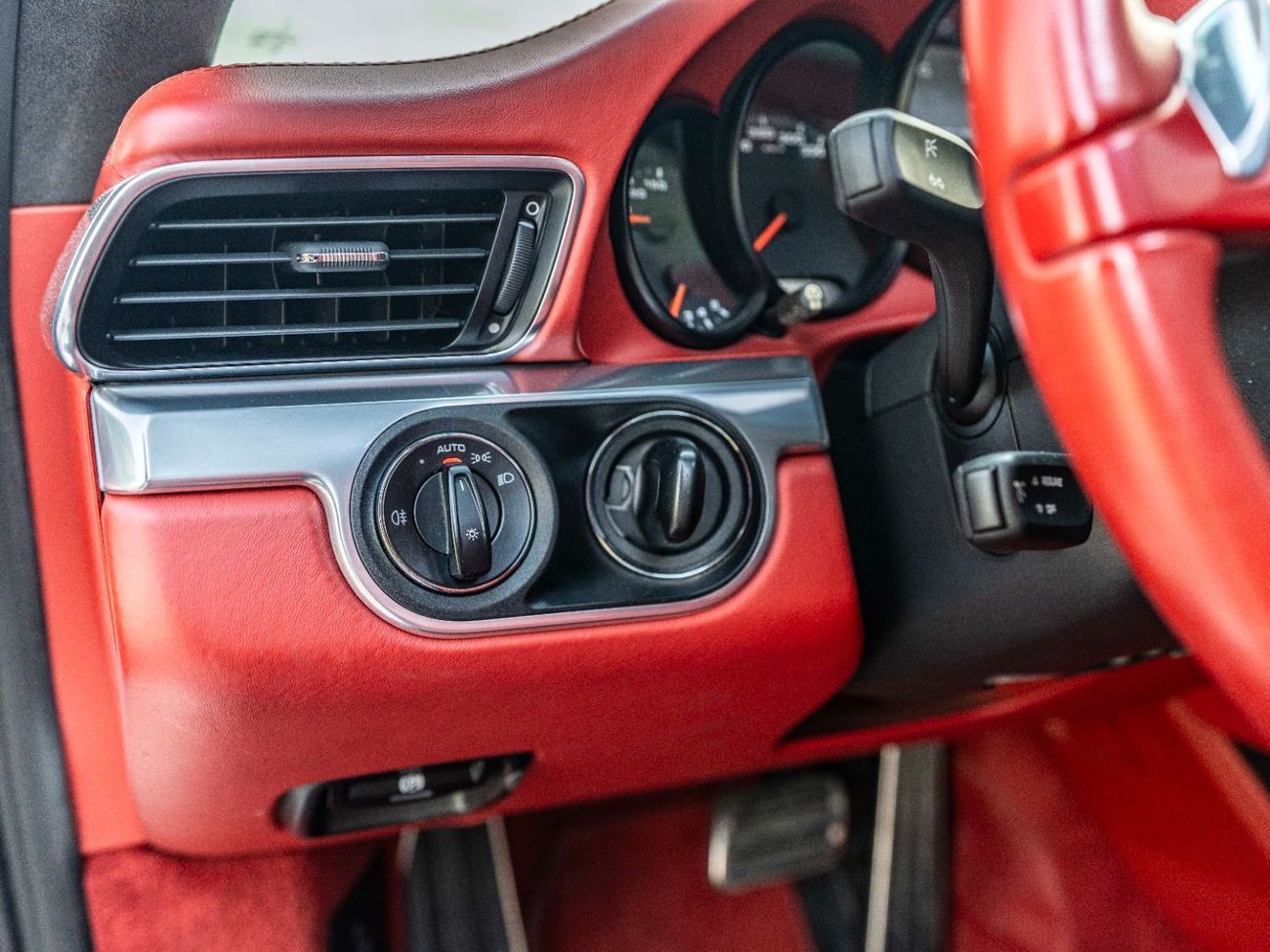 Porsche 911 Carrera S 3.8L (385 HP) Coupe