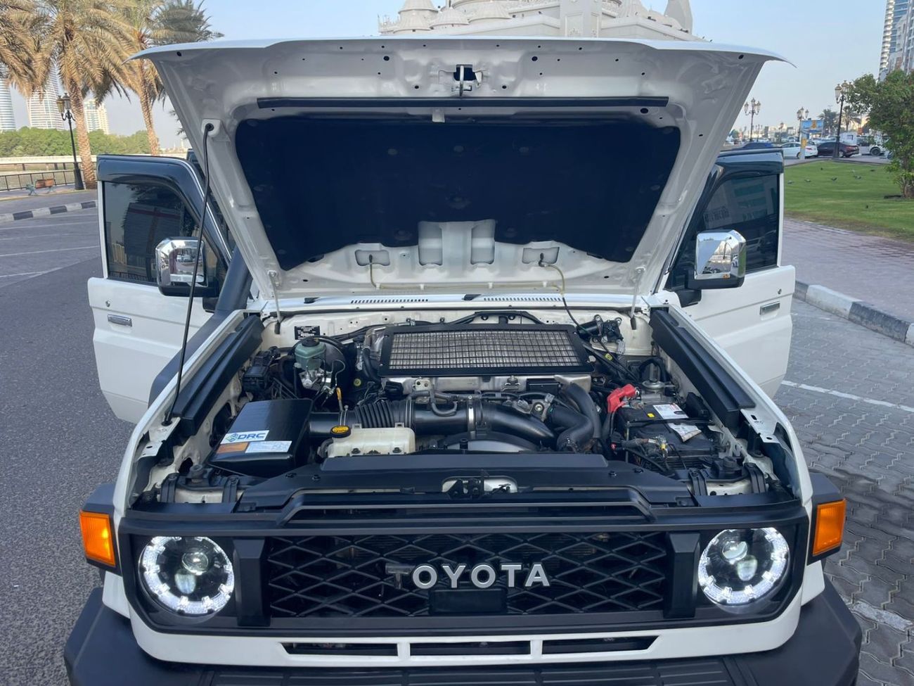 تويوتا لاند كروزر Toyota landcruise pickup Double cab 2018Model gxl 4.5 Diesel engine Colour White Transmission Manual