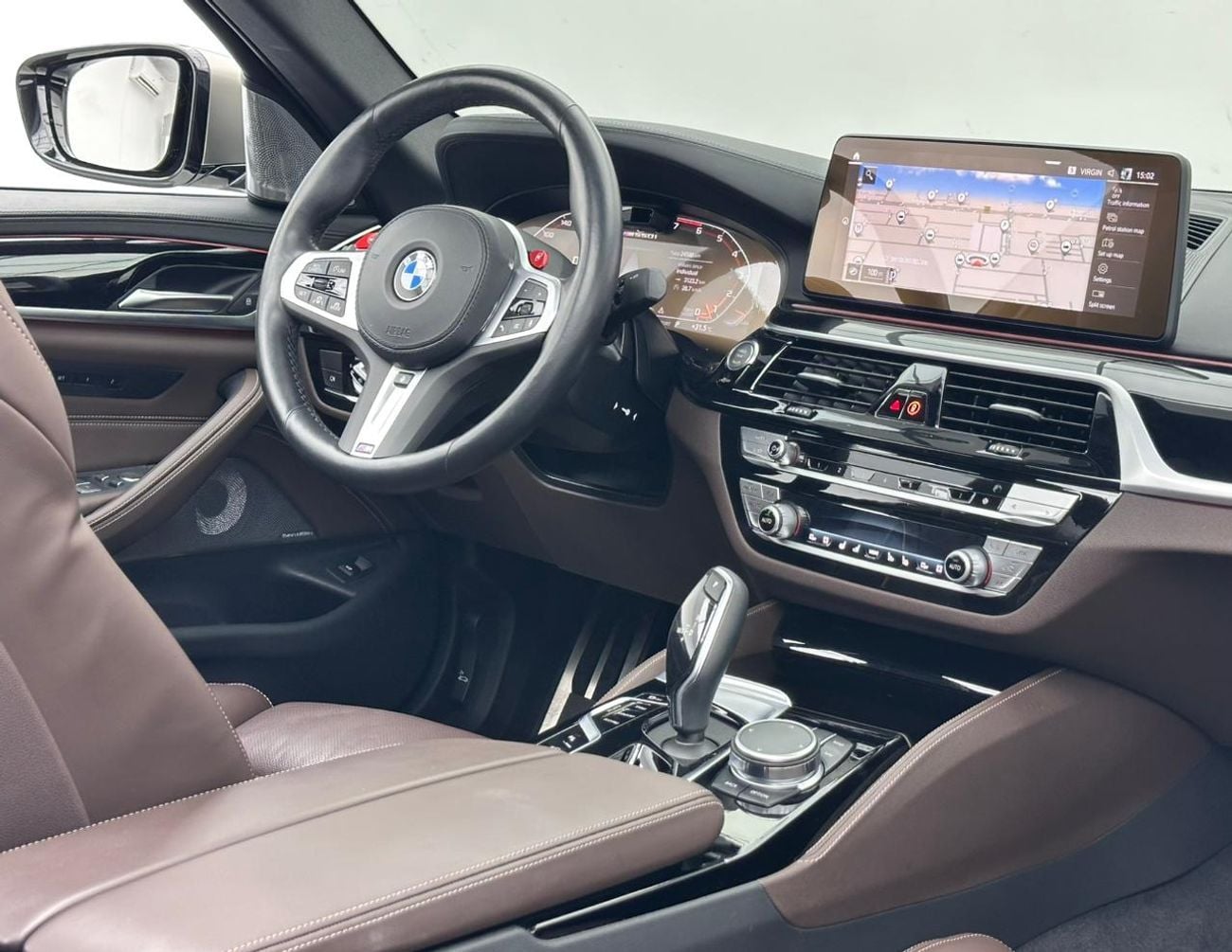 بي أم دبليو M550i 2023 BMW 550i xDrive, 4.4L Bi-Turbo V8 AWD, 530bhp 750Nm Torque, 8-Speed Auto-Gearbox.