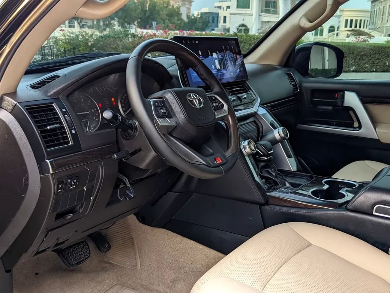 Toyota Land Cruiser GXR FACELIFTED WITH INTERIOR AND EXTERIOR GCC IN EXCELLENT CONDITION