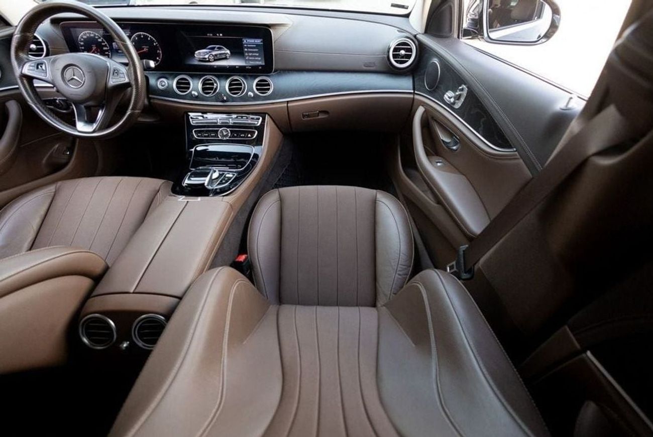 مرسيدس بنز E200 Mercedes-Benz E200 AMG 2017 GCC under Warranty with Flexible Down-Payment.