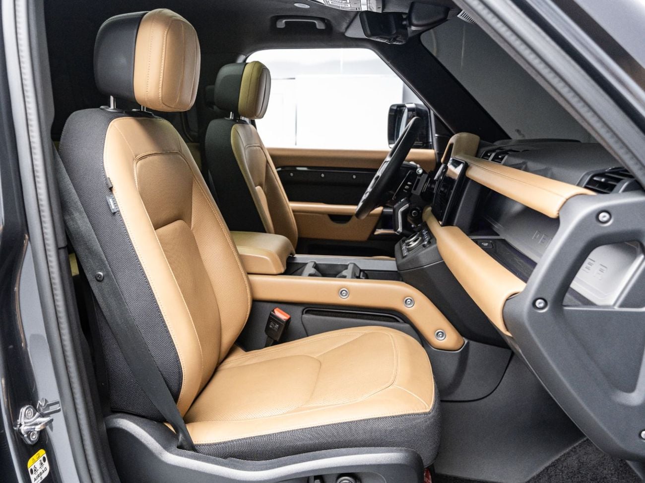 Land Rover Defender 110 X P525 5.0L 2025 Land Rover Defender 110 V8, 5.0 SC V8, AWD, 518 bhp, 8 Speed Automatic