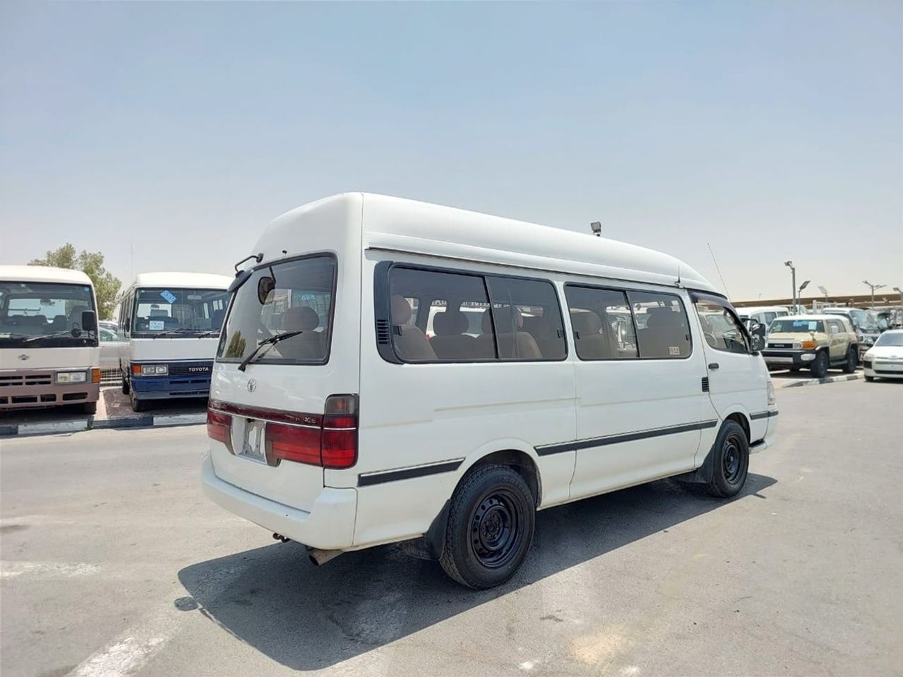 Toyota Hiace TOYOTA HIACE COMMUTER VAN RHD 2001 MODEL 3.0 L DIESEL AUTOMATIC(PM02656)