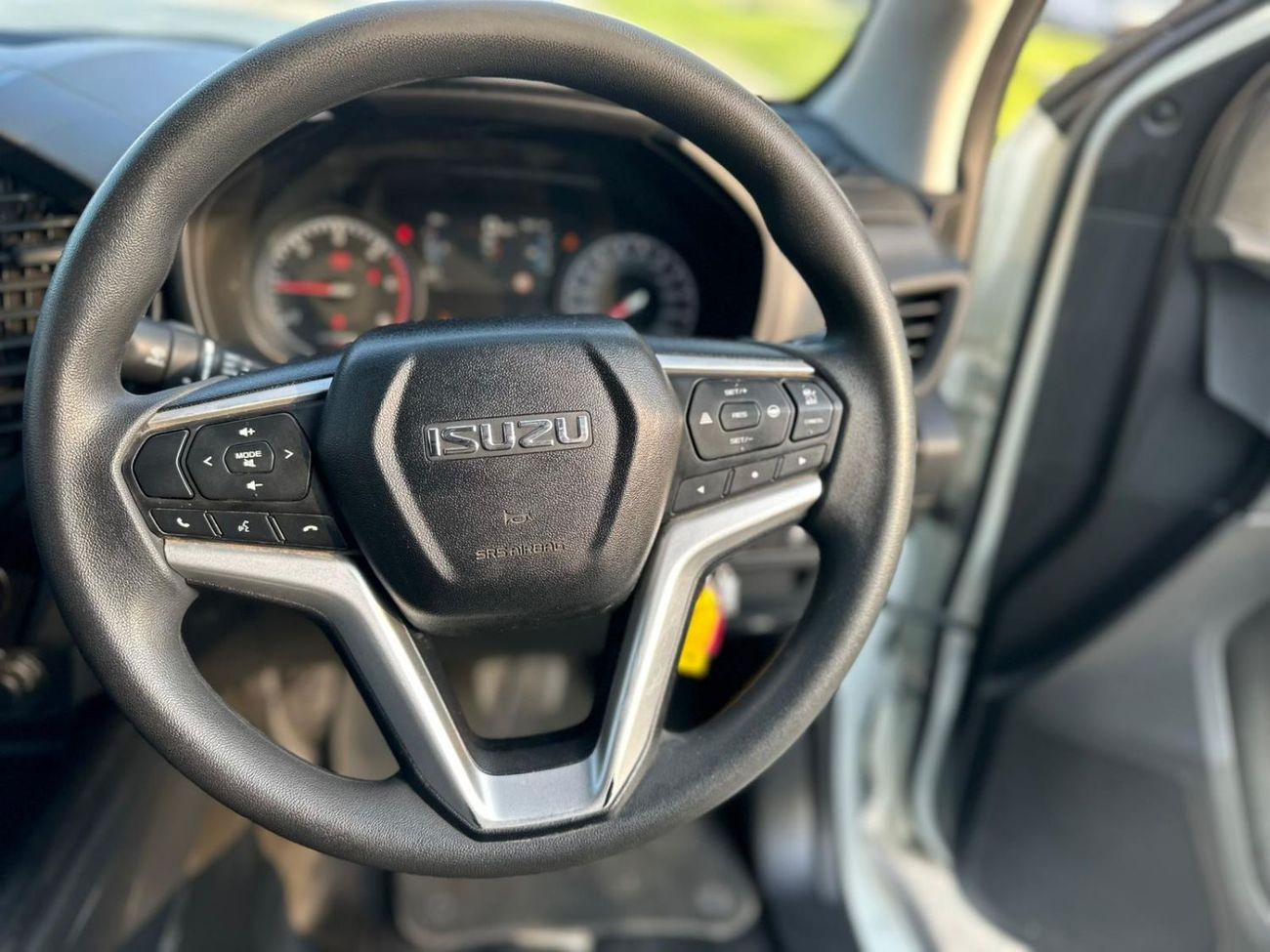 Isuzu DMax diesel 3.0 liter ,right hand drive auto transmission only for export available