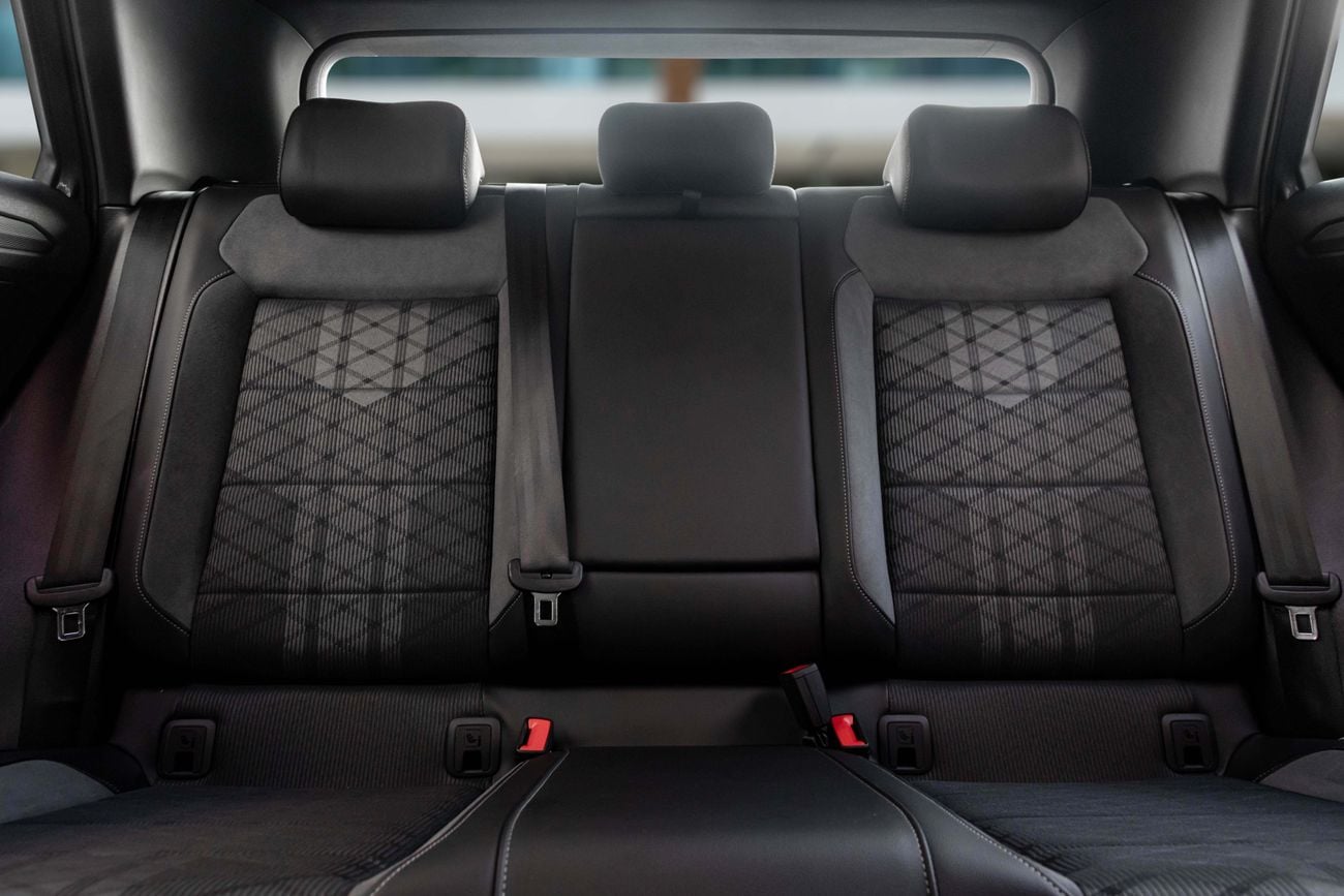 فولكس واجن T ROC R-Line T-Roc R-LINE | 2,155 P.M | 0% Downpayment | EXTENDED WARRANTY | FULL OPTION!
