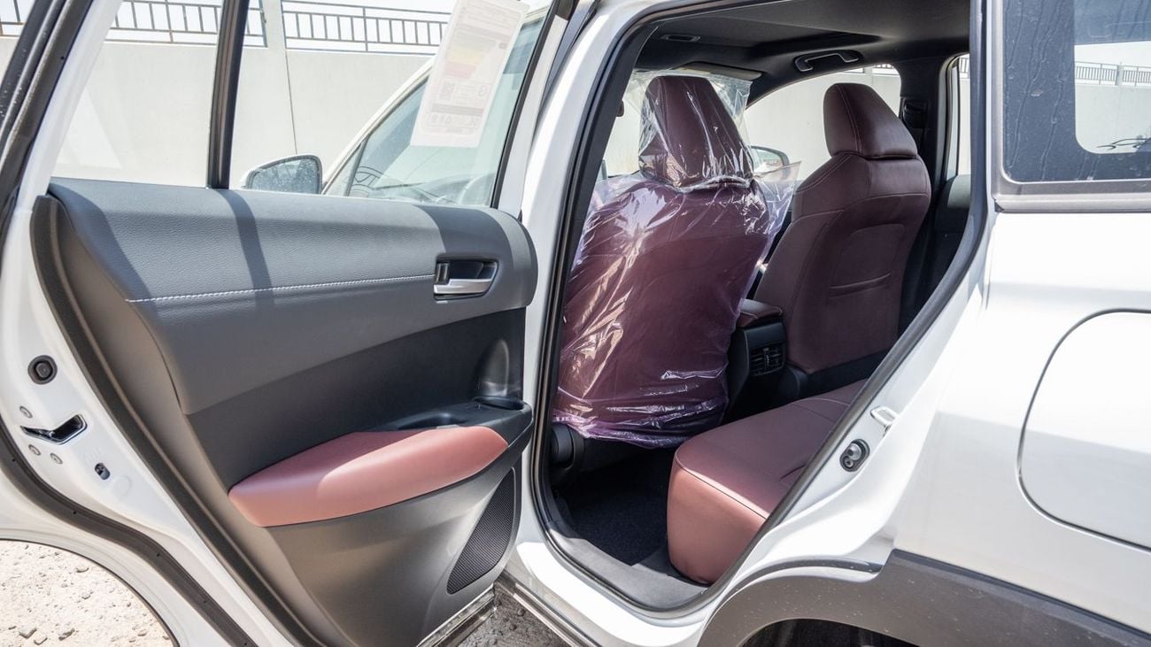 تويوتا كورولا كروس TOYOTA COROLLA CROSS 1.8 HIGH -2025YM
