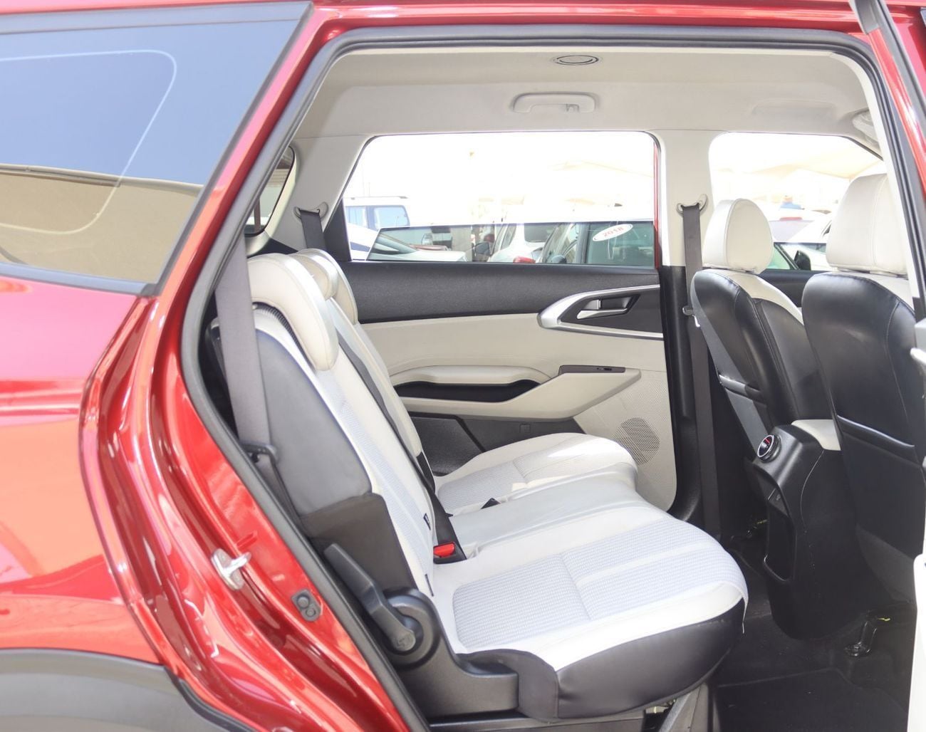 Kia Carens LX Smartstream 1.5L A/T -KIA CARENS 2023 - GCC - 4(V) -1.5L Accident-free -7 Seats -In excellent con