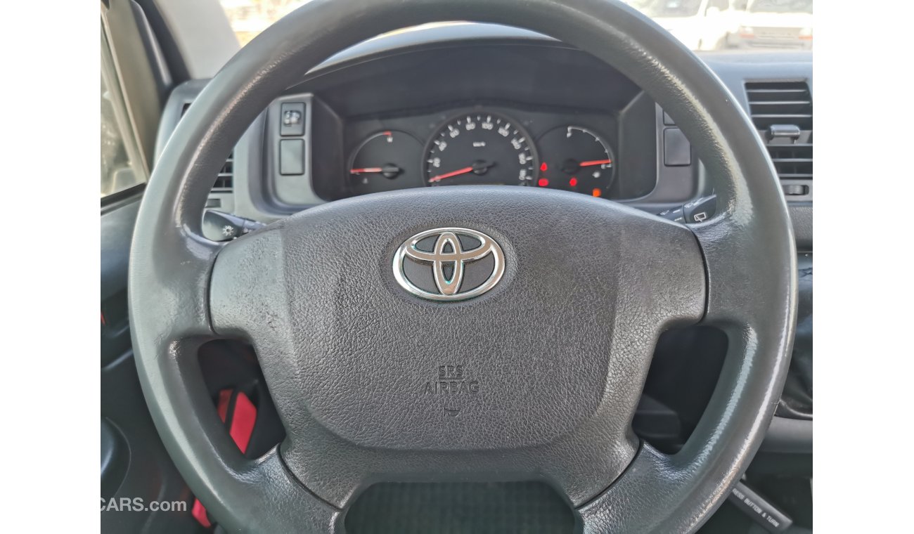 Toyota Hiace HIGHROOF 2.7L PETROL, 15" ALLOY WHEELS, POWER STEERING (LOT # 515)