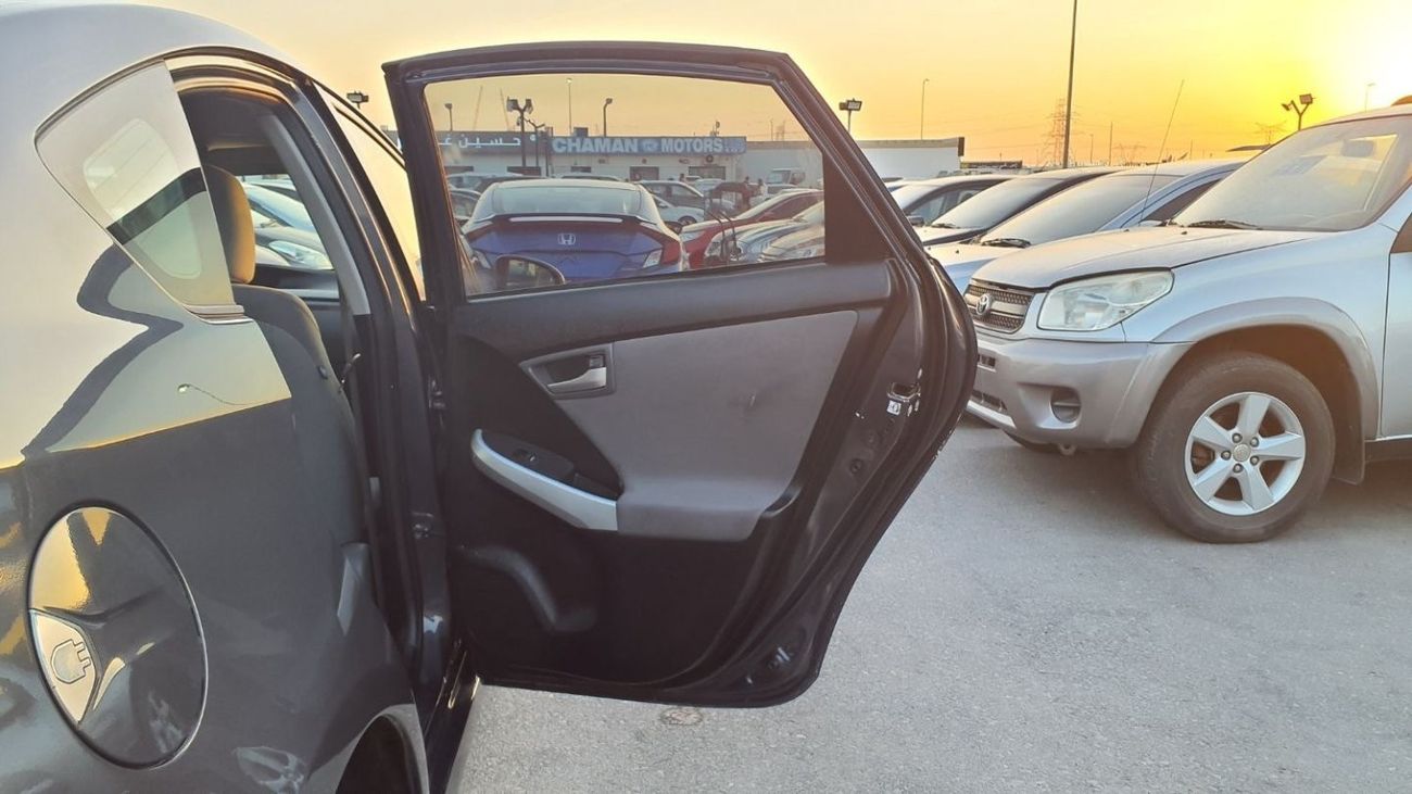 تويوتا برياس Prius PLUG IN  Fresh Import 2013 Model