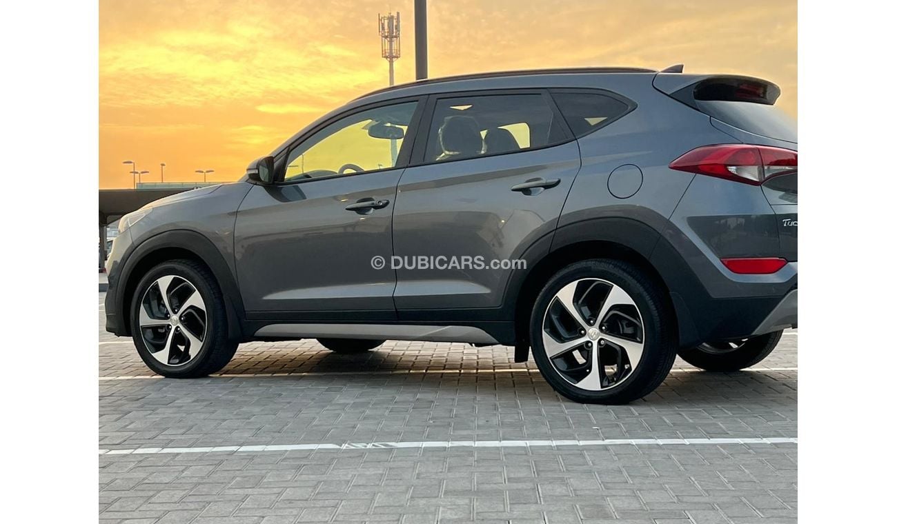 هيونداي توسون GLS هيونداي توسان موديل 2017 وارد أمريكي فول ابشن كامله بانوراما ماشيه 33000 الف ميل 1600 سي سي