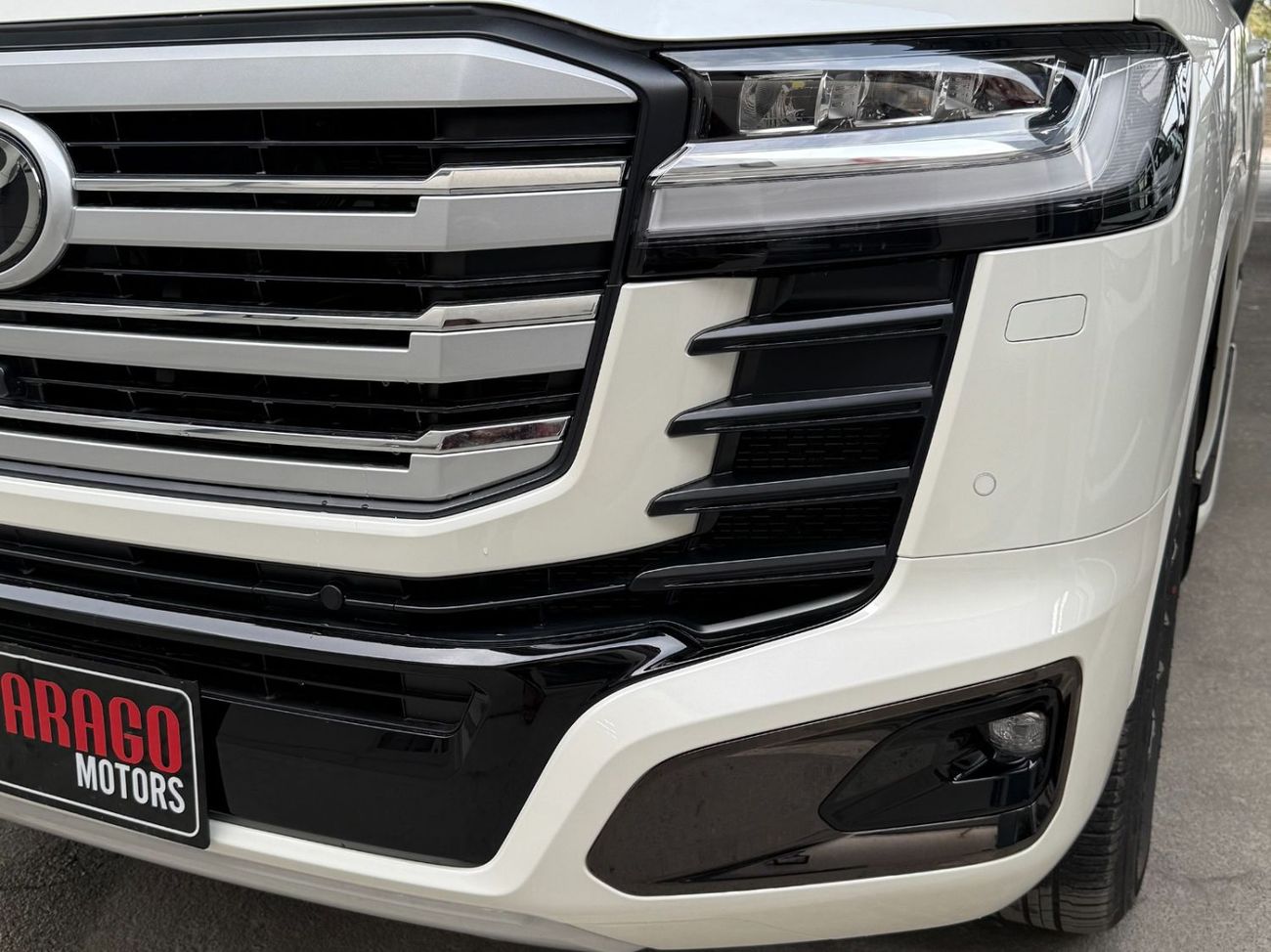 Toyota Land Cruiser 2026 LAND CRUISER 300 VX-HIGH 3.5 HYBRID TWINTURBO MHEV **EXPORT ONLY**التصدير فقط خارج الخليج***