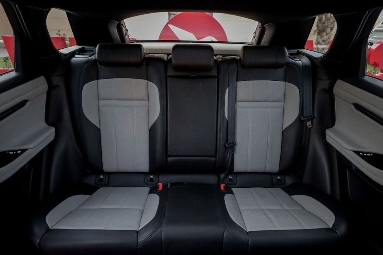 Land Rover Range Rover Evoque Range Rover Evoque P200 R-Dynamic SE 2020 GCC under Warranty with Flexible Down-Payment.