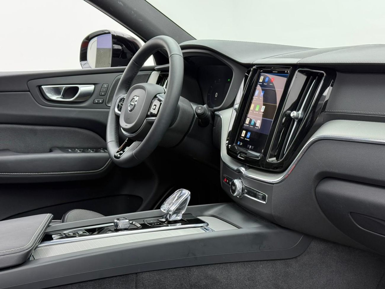 فولفو XC 60 2.0T B5 MHEV R Design (AWD) 2024 Volvo XC60 B5 AWD ,Agency Warranty ,Full Service History ,Excellent