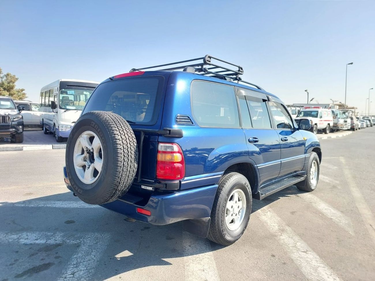 Toyota Land Cruiser TOYOTA LAND CRUISER SUV RHD 1998 MODEL 4.2 L DIESEL AUTOMATIC(PM10431)