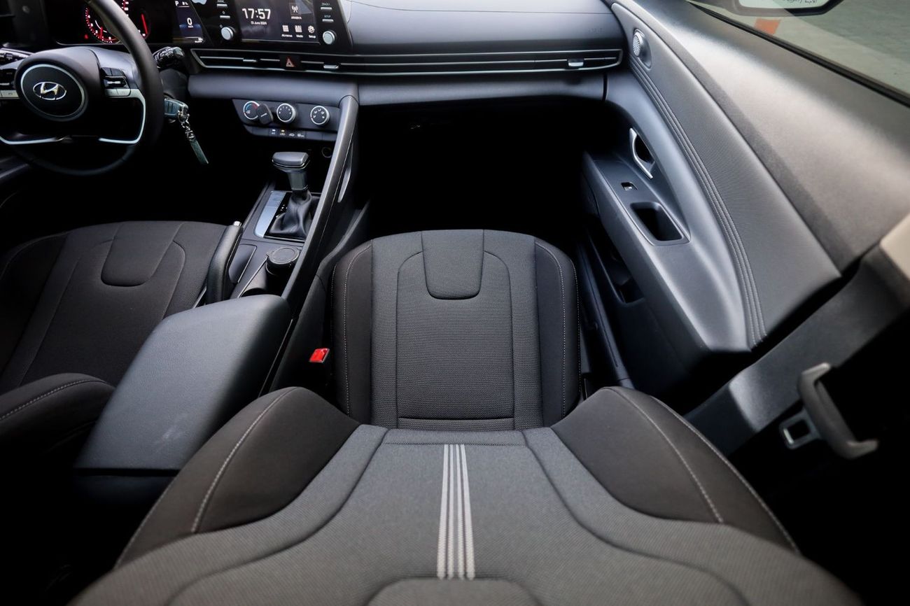 Hyundai Elantra Hyundai Elantra Comfort 2023 GCC under Agency Warranty with Flexible Down-Payment/ Flood Free.