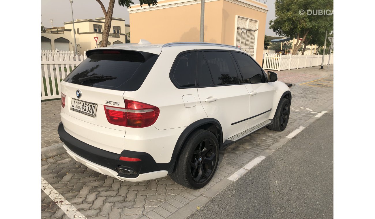 BMW X5 4.8 is