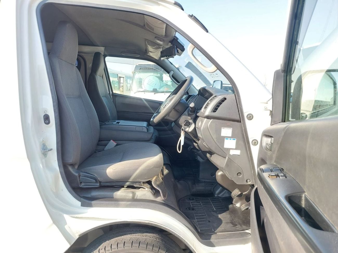 تويوتا هاياس TOYOTA HIACE VAN RHD 2019 MODEL 2.8 L DIESEL AUTOMATIC(PM05162)