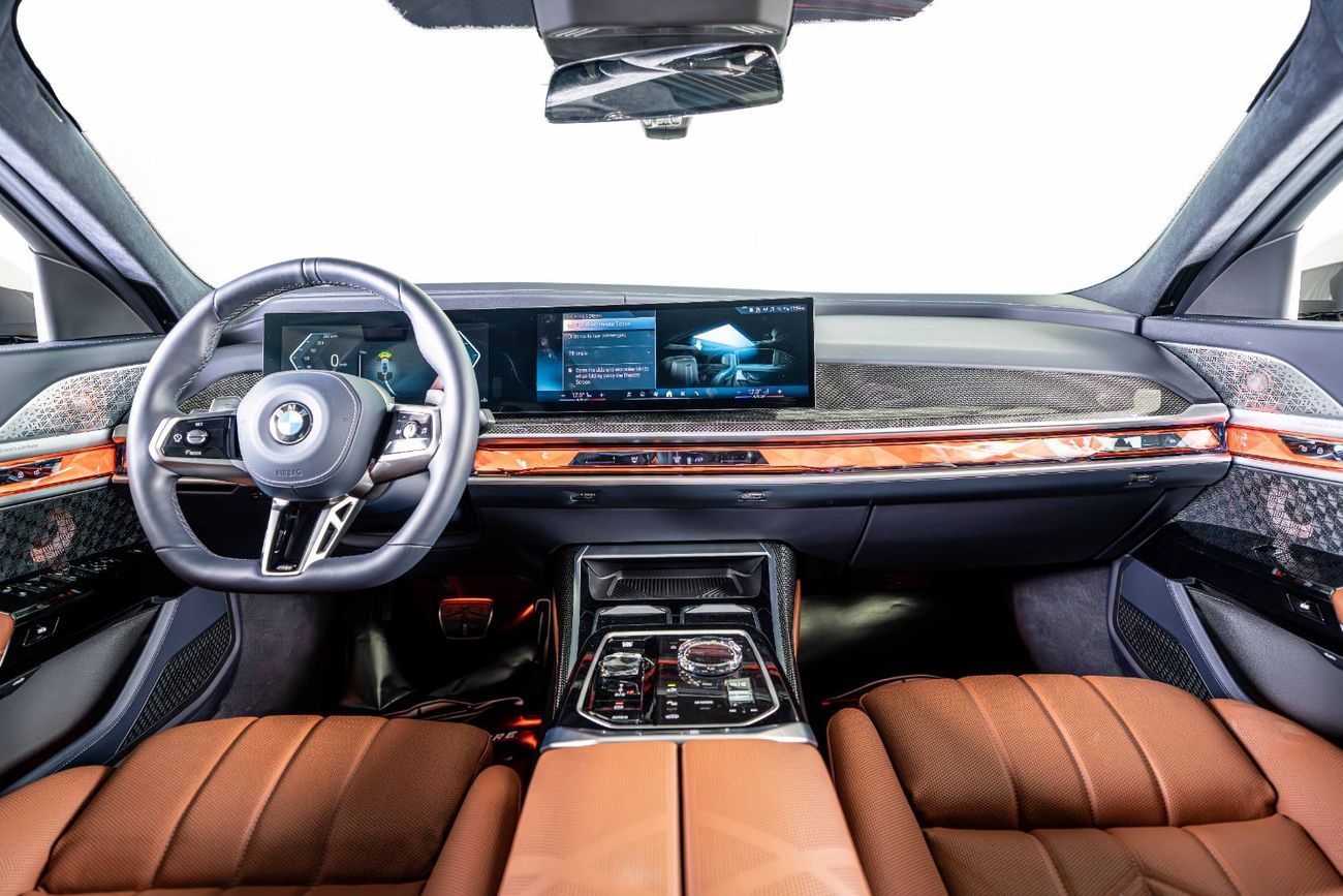 بي أم دبليو M760Li GCC-1 Owner-Abu Dhabi Motors Warranty Service Contract Until 07/2030