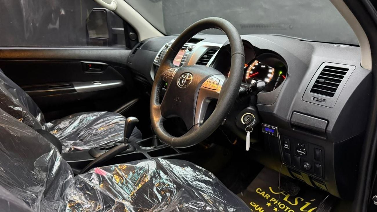 Toyota Hilux DL Diesel Engine 3000 CC ,Automatic Gear ,2015 Model ,Only For Export Available