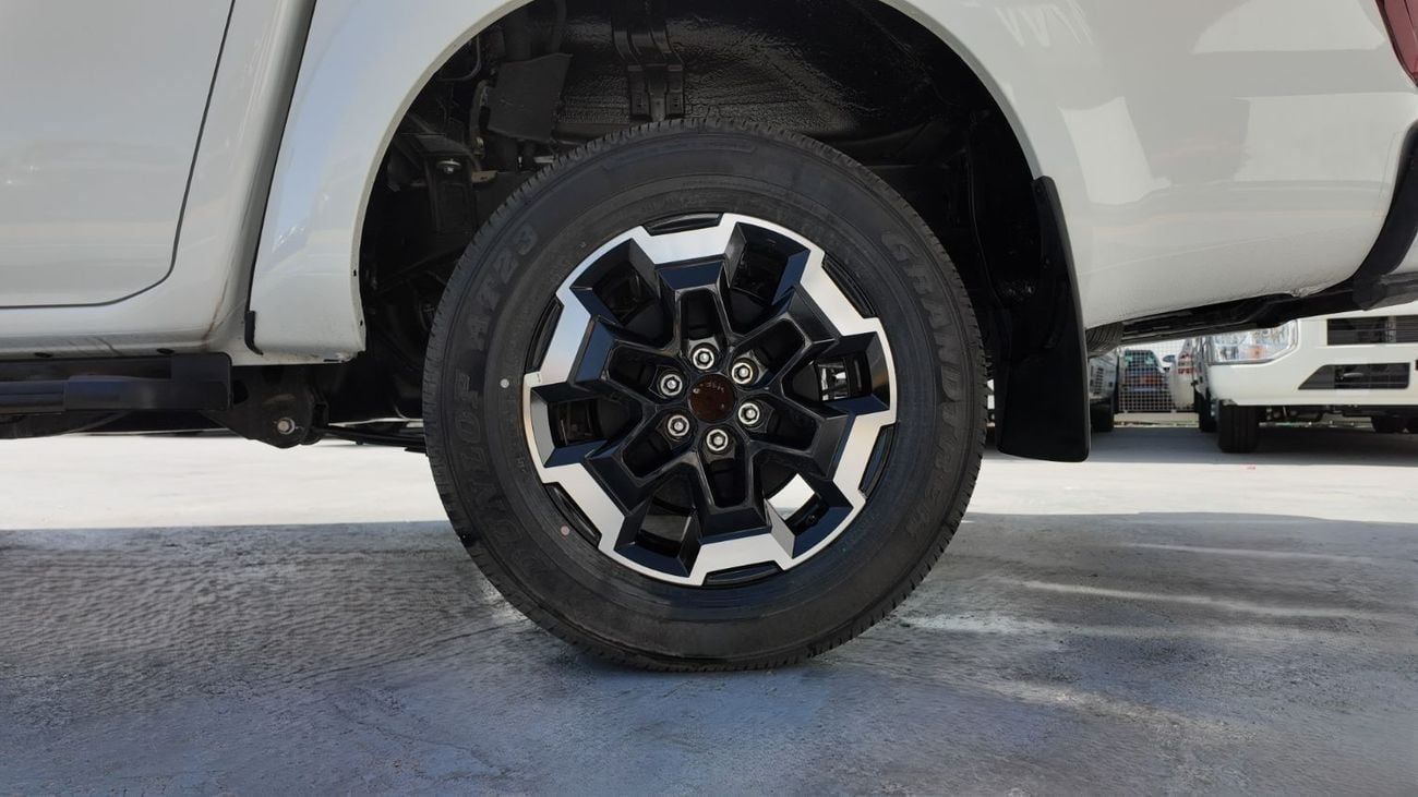 Nissan Navara CSF 2.5L (158 HP) 2025 Nissan Navara DLX CSF | 2.5L Turbo Diesel | 161 HP | Manual | 4x4 | GCC Specs