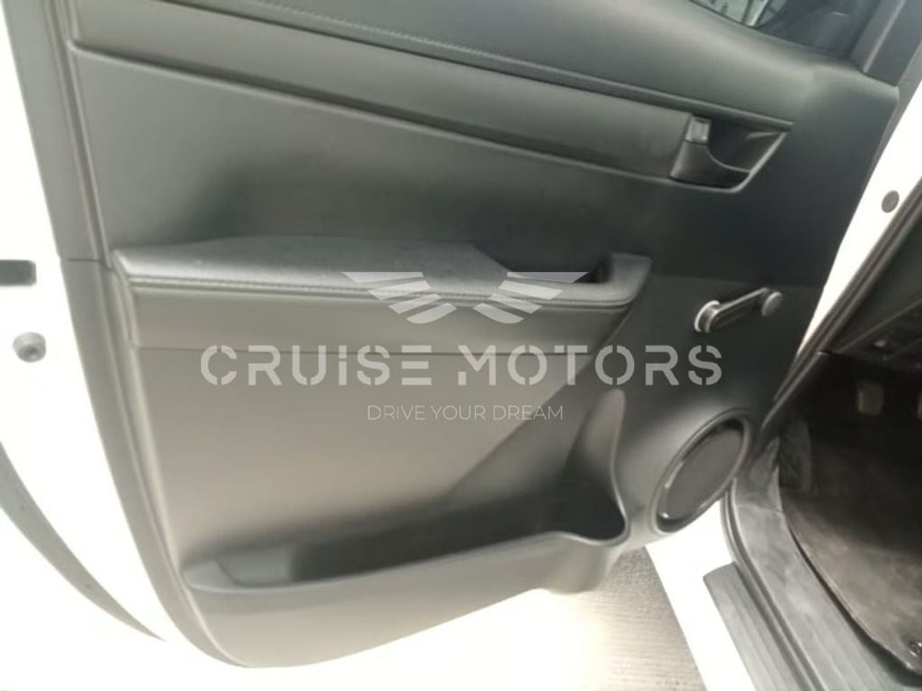 Toyota Hilux Double Cabin J - Manual - 2.4 L - diesel - SUV - 4x4 - 5 Seats - 4 Door