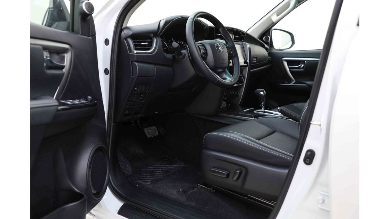Toyota Fortuner 2024 Toyota Fortuner 4.0 4x4 HI - Platinum White Pearl inside Black | Export Only