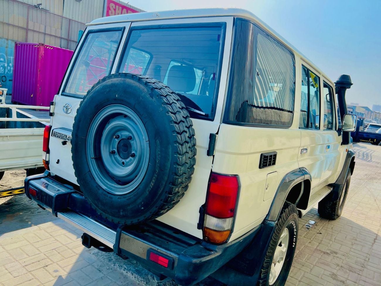 تويوتا لاند كروزر Toyota landcruise Hardtop 2011model 4.2 1HZ Diesel engine Colour White Transmission Manual Interior