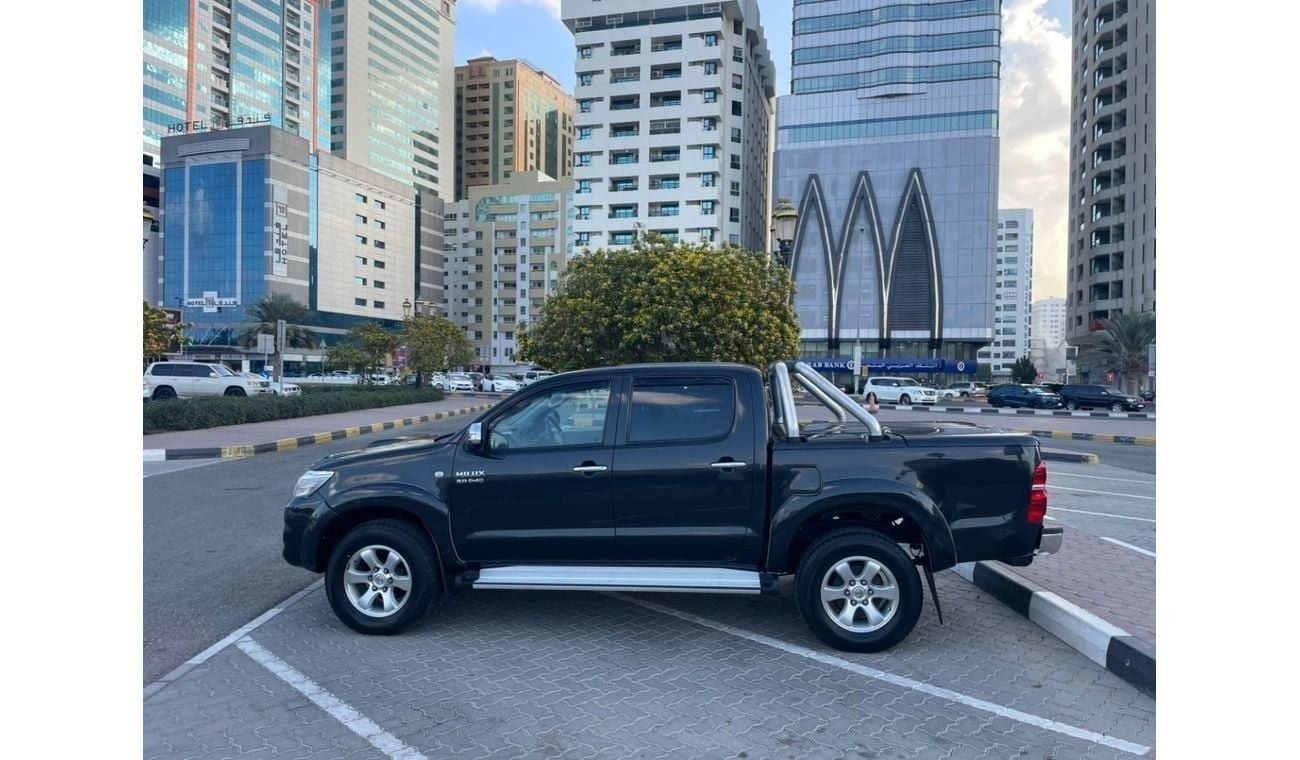 تويوتا هيلوكس diesel 3.0 liter automatic right hand drive