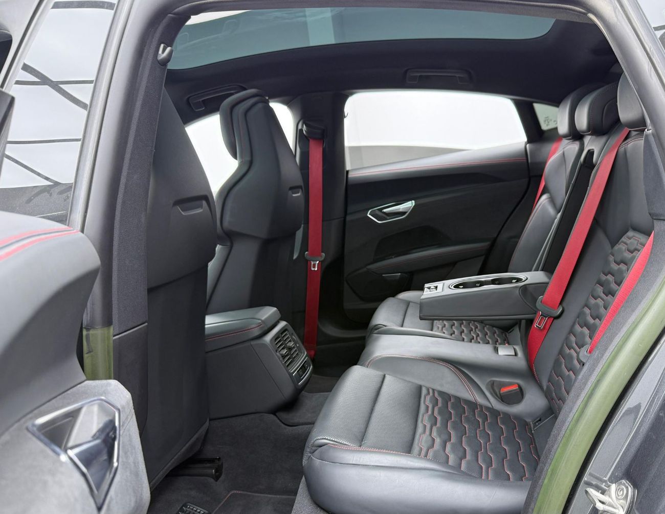 Audi etron GT 2023 Audi E-Tron GT, 2026 Audi Warranty, 2028 Audi Service Pack, Very Low Km, Fully Loaded, GCC