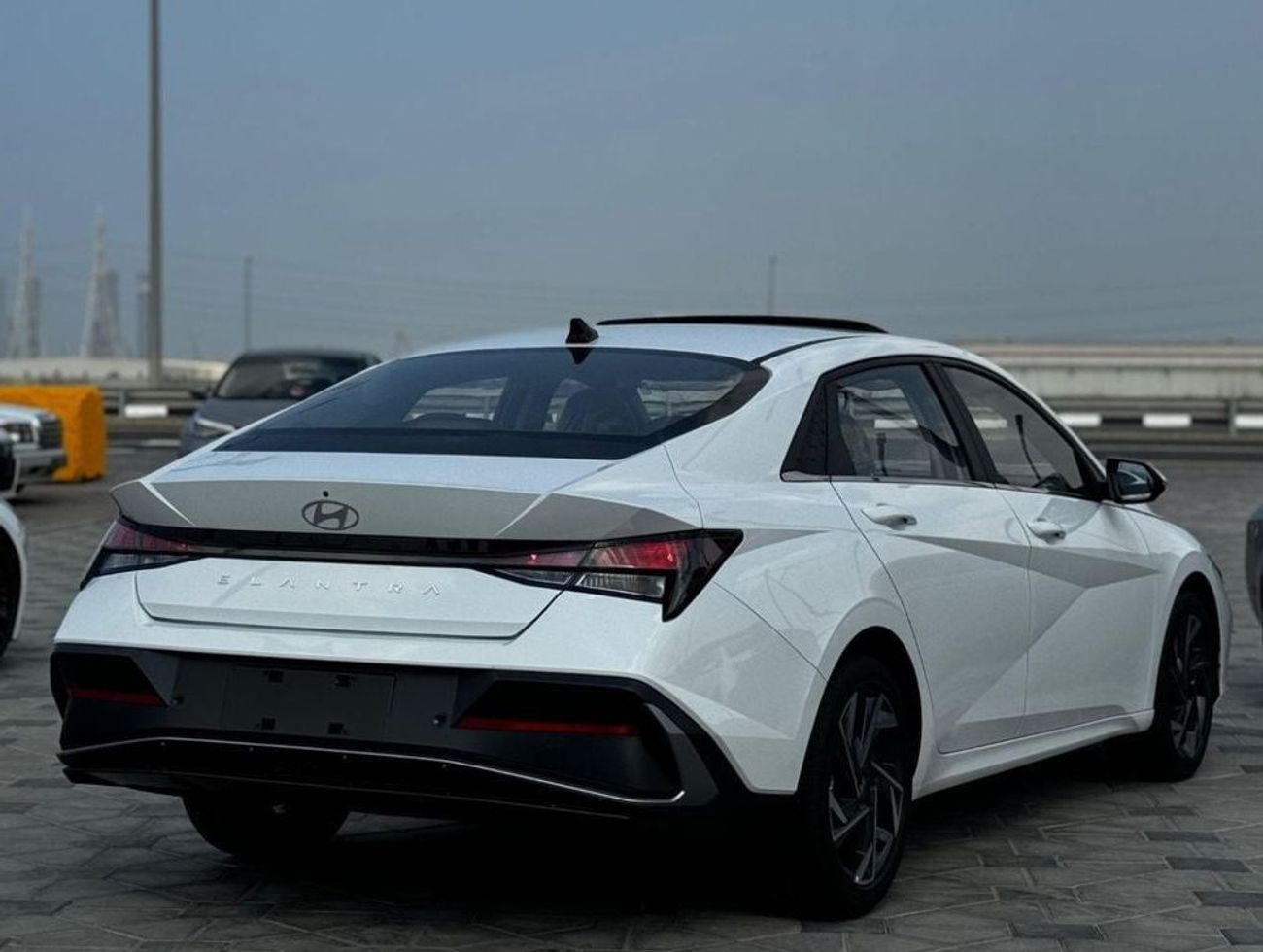 هيونداي إلانترا Comfort 1.6L