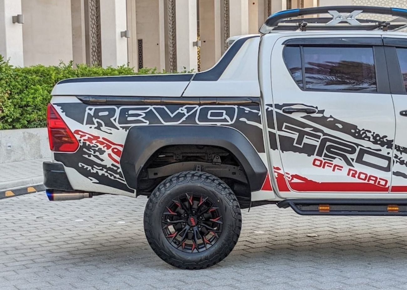 تويوتا هيلوكس TOYOTA HILUX FACELIFTED 2025 GR SPORT OFF-ROAD V4 GCC IN EXCELLENT CONDITION