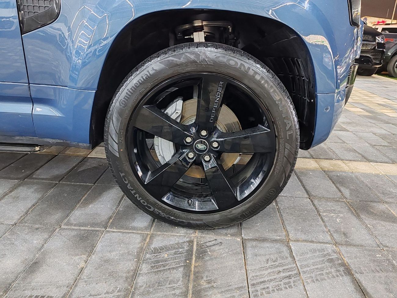 لاند روفر ديفندر P400 110 X-Dynamic HSE Warranty one year