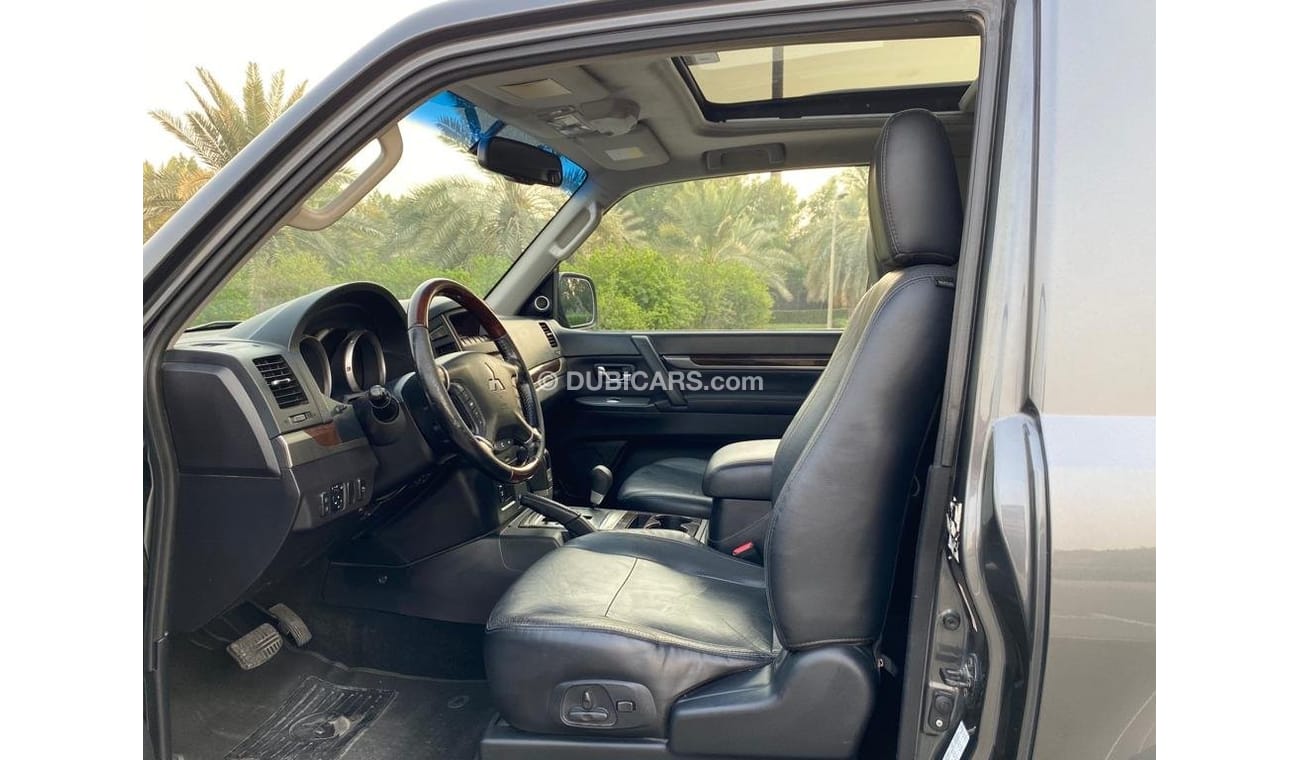 Mitsubishi Pajero Mitsubishi Pajero GLS 2011 V6 3.8L Full Option - Perfect Condition