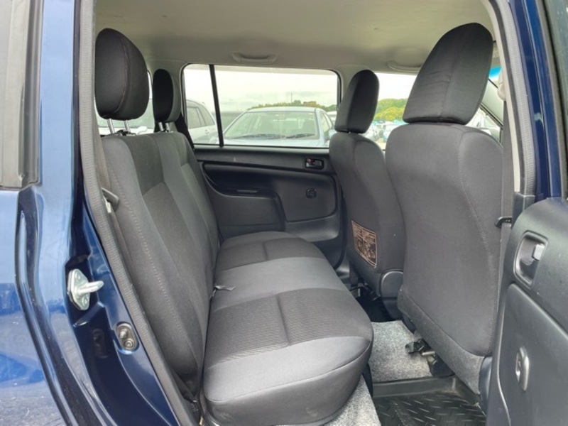 Toyota Succeed interior - Seats