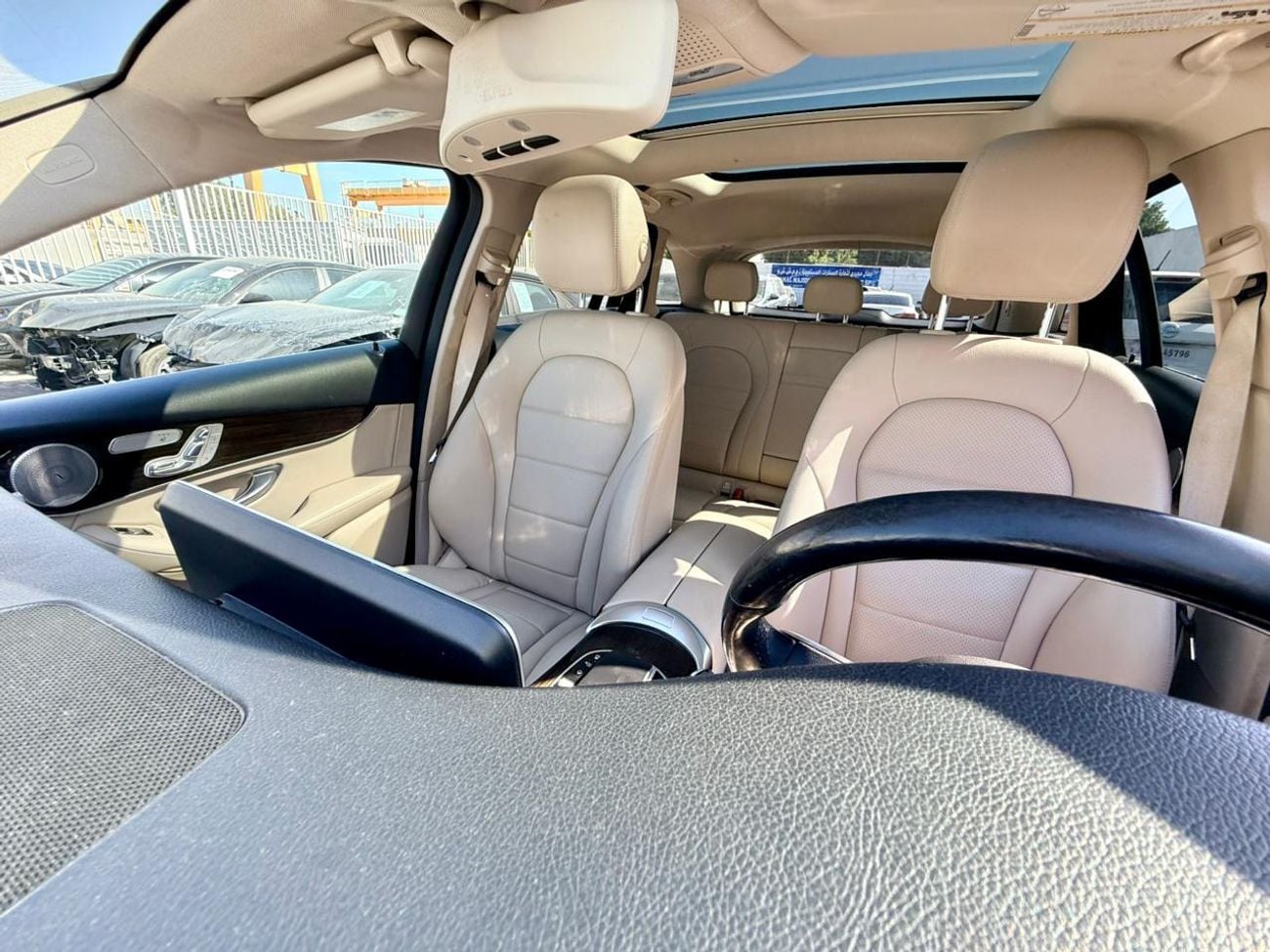 Mercedes-Benz GLC 300 4MATIC 2.0L 2020 Mercedes benz GLC C300 4matic 4x4 full option Panoramic roof. 360 cameras. Auto par