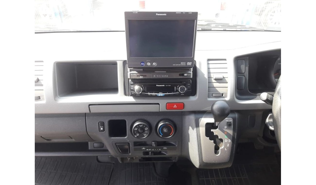 تويوتا هاياس HIACE VAN RIGHT HAND DRIVE (STOCK NO PM 188 )