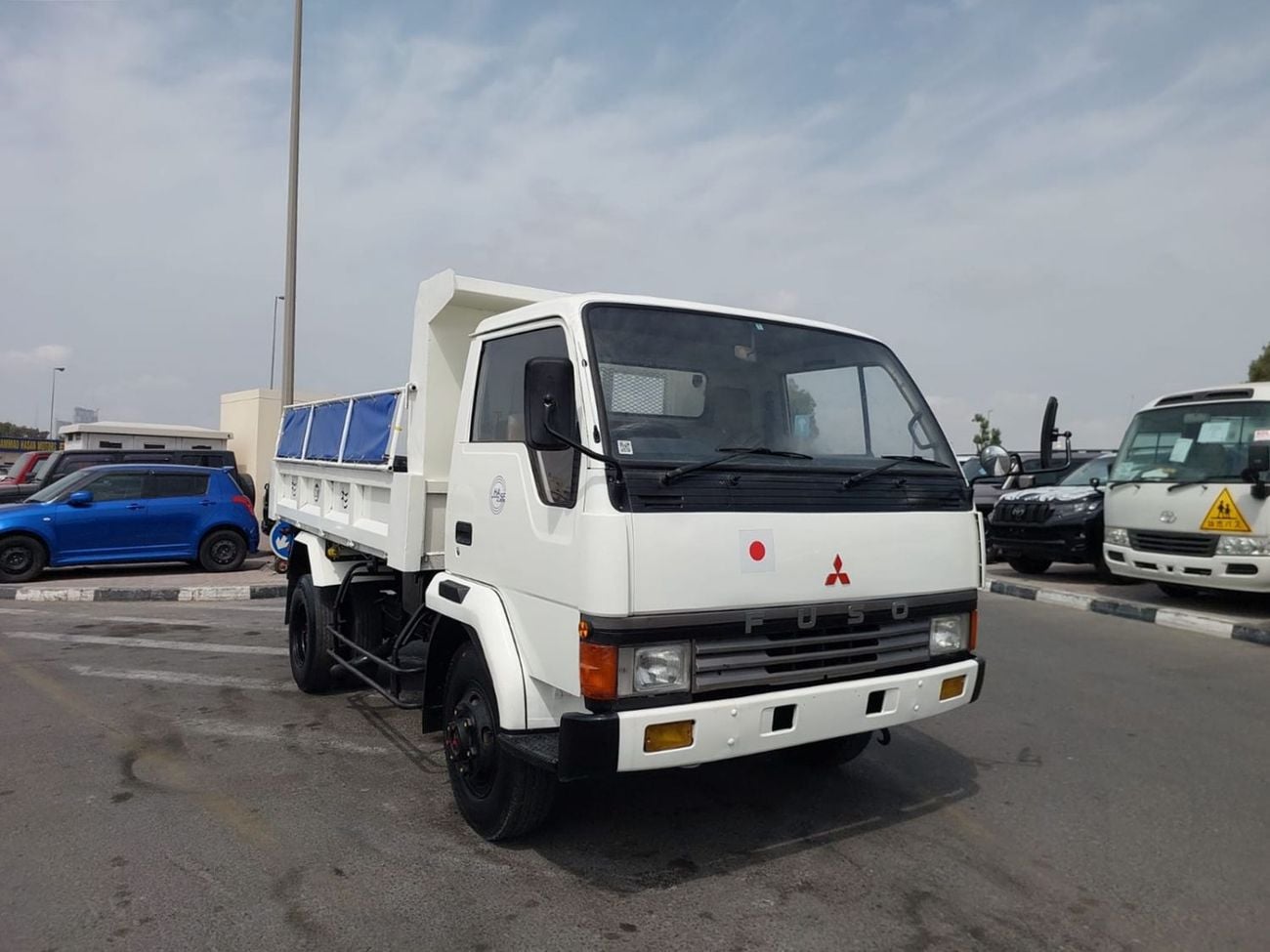 ميتسوبيشي فايتر (RAMADAN OFFER) MITSUBISHI FIGHTER TRUCK RHD 1989 MODEL 6.5 L DIESEL MANUAL(PM30989)
