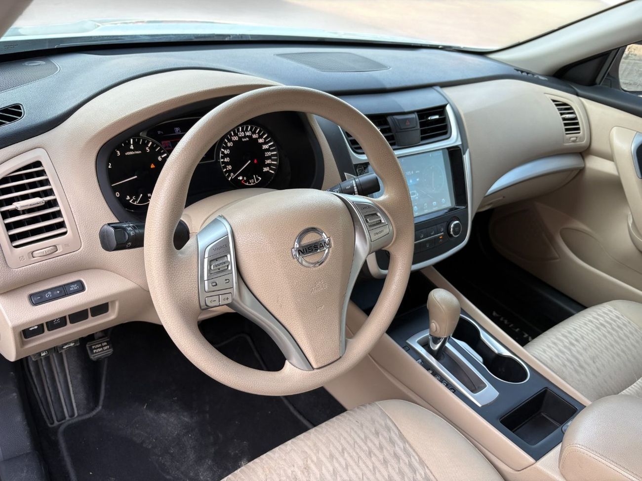 نيسان ألتيما S 2.5L I4 A/T | 2018 | GCC SPECS | WHITE EXTERIOR | AED 480 per month