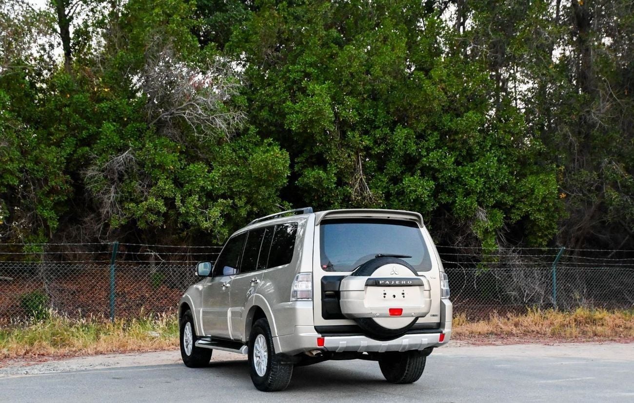 Mitsubishi Pajero GLS HIGHLINE Mitsubishi Pajero Gulf 2012 Specs in excellent condition 3.5L (5 Seater)