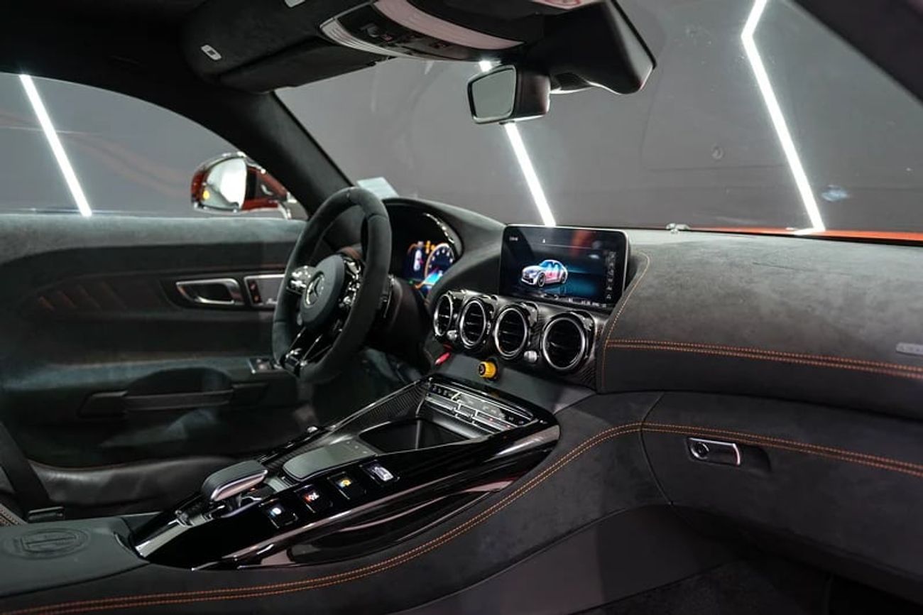 مرسيدس بنز AMG GT Black Series | Full Carbon Fiber Body Kit | GCC Spec!!