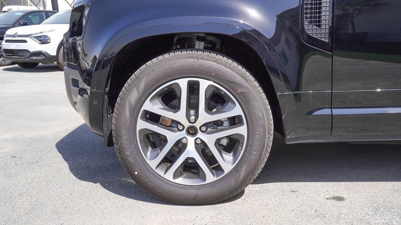لاند روفر ديفندر HSE P300 X DYNAMIC 2.0L