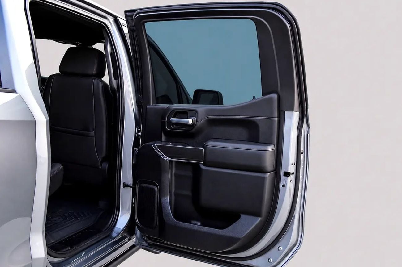 GMC Sierra 1500 CREWCAB AT4 | GCC Specs | Low Mileage | Off-Road Ready