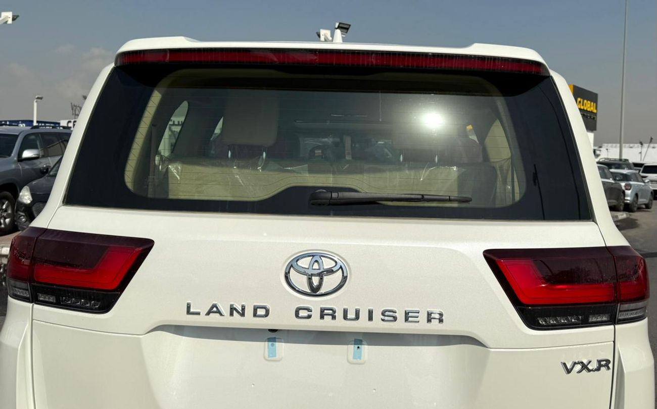 Toyota Land Cruiser Landcruiser VXR 4.0L V6 White 2026 GCC Omani