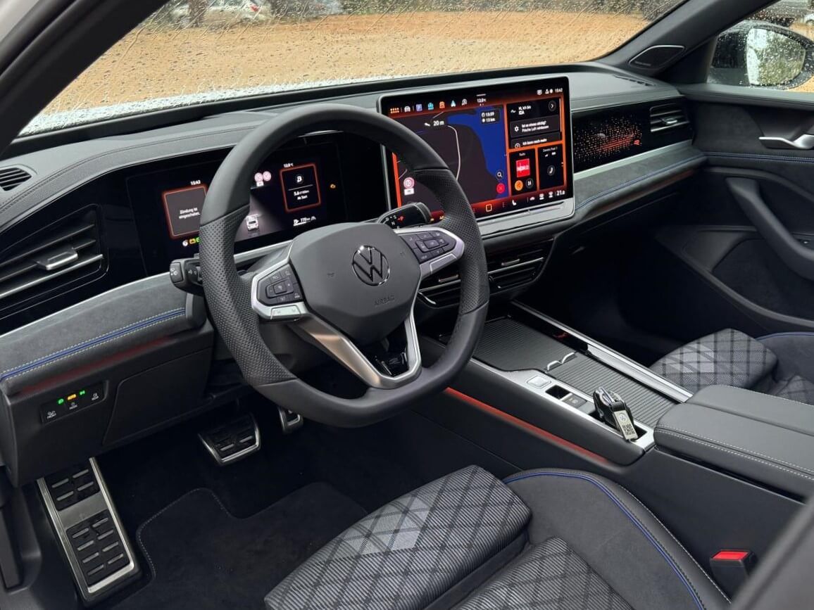 Volkswagen Passat interior - Cockpit