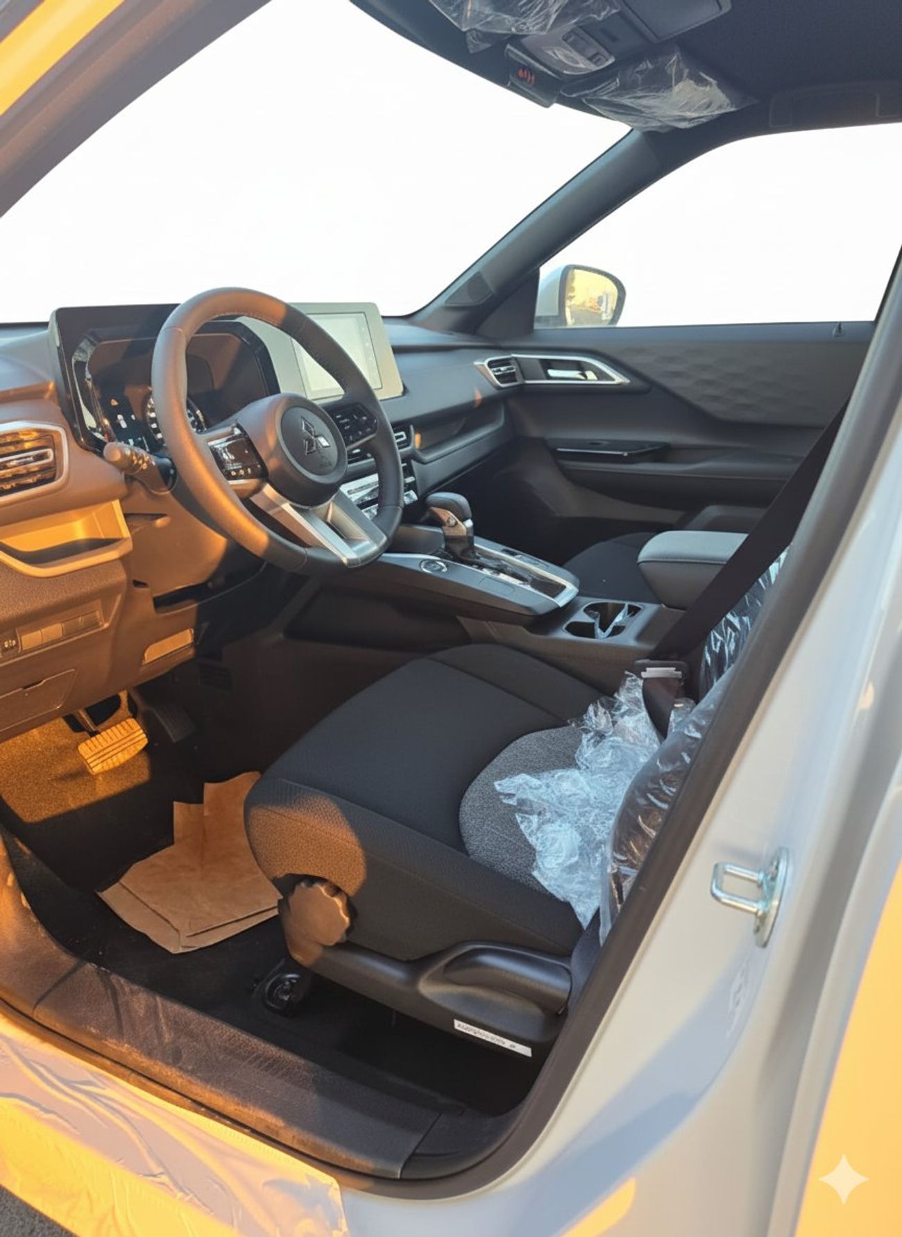 ميتسوبيشي Xforce Mitsubishi X-FORCE Basic option 1.5L suv fwd Petrol 2025