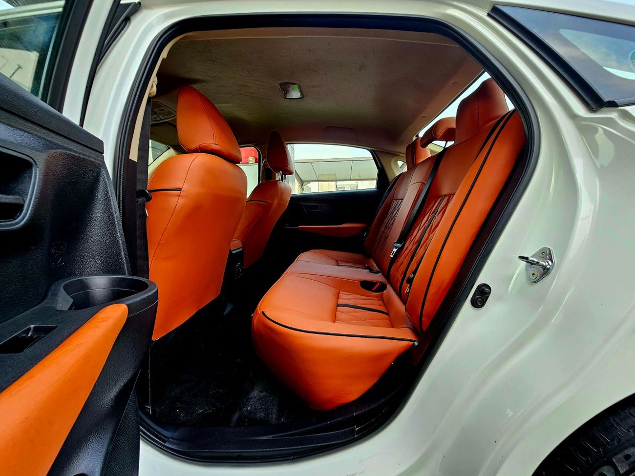 Toyota Yaris SE/ 1.5 V4 / LEATHER SEATS/ LOW MILEAGE/ SINGLE OWNER